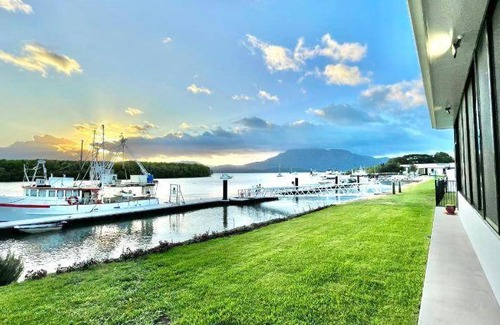 Lucinda Resort | 250 m² Resort ∙ 3 bedrooms ∙ 20 guests