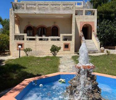 Chalcis Villa | 250 m² Villa ∙ 5 bedrooms ∙ 14 guests