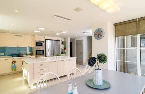 Kineta Villa | 250 m² Villa ∙ 5 bedrooms ∙ 10 guests