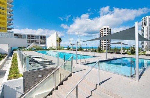 Broadbeach Apartment | 253 m² Serviced apartment ∙ 4 bedrooms ∙ 127 guests