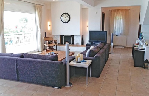 Theologos House | 255 m² House ∙ 5 bedrooms ∙ 12 guests