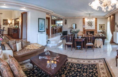 Monastiraki Villa | 280 m² Villa ∙ 5 bedrooms ∙ 10 guests