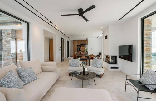 Loutraki-Agioi Theodoroi Villa | 285 m² Villa ∙ 4 bedrooms ∙ 10 guests