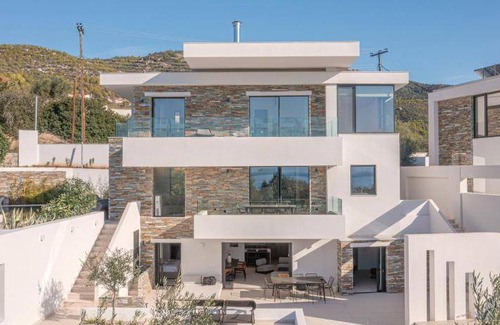 Loutraki-Agioi Theodoroi Villa | 285 m² Villa ∙ 4 bedrooms ∙ 10 guests