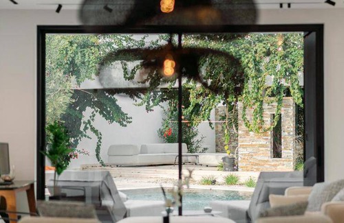 Loutraki-Agioi Theodoroi Villa | 285 m² Villa ∙ 4 bedrooms ∙ 10 guests
