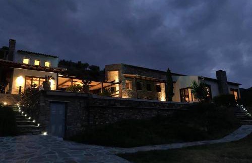 Kymi-Aliveri Villa | 290 m² Villa ∙ 4 bedrooms ∙ 10 guests