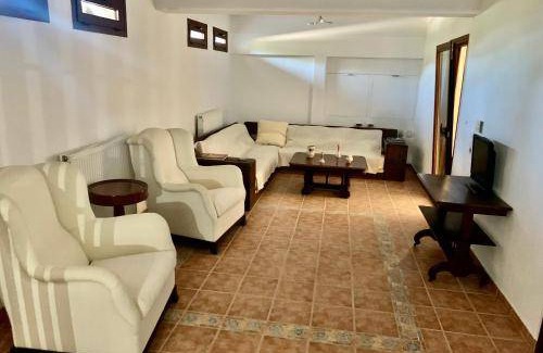 Kymi-Aliveri Villa | 290 m² Villa ∙ 4 bedrooms ∙ 10 guests