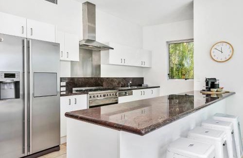 Noosa Heads House | 3 17 Bayview Rd Little Cove