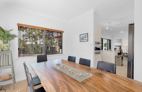 Clifton Beach House | 3-Bed Family Home with Pool & BBQ by the Beach