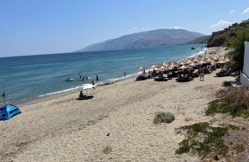 Skiros Apartment | 3 bedroom Beach Apartment.