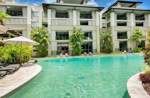 Palm Cove Apartment | 3 Bedroom Temple Apartment Palm Cove in the beachfront resort