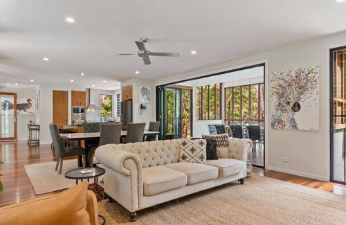 Noosa North Shore Resort | 300 m² Resort ∙ 4 bedrooms ∙ 127 guests