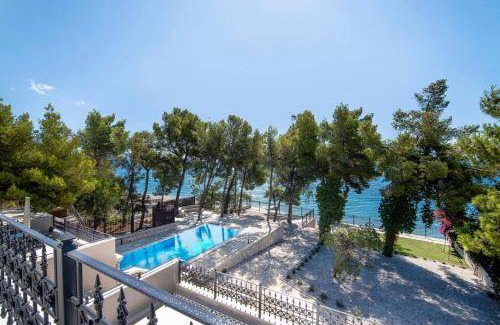 Agii Theodori Villa | 300 m² Villa ∙ 7 bedrooms ∙ 18 guests