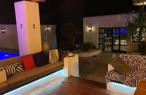 Grambia Villa | 300 m² Villa ∙ 5 bedrooms ∙ 12 guests