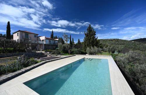 Galaxidi Villa | 320 m² Villa ∙ 5 bedrooms ∙ 10 guests