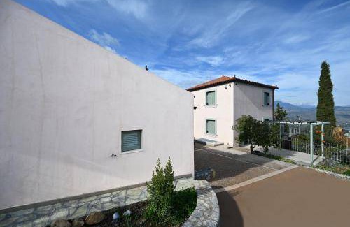 Galaxidi Villa | 320 m² Villa ∙ 5 bedrooms ∙ 10 guests