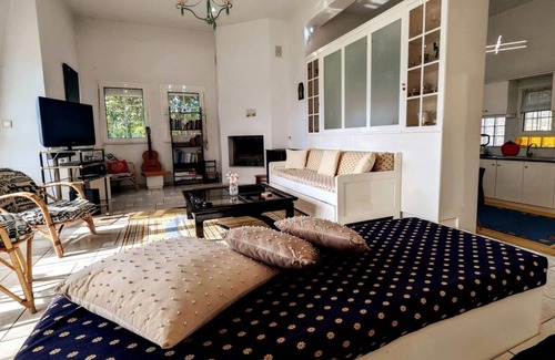 Lamia House | 323 m² House ∙ 3 bedrooms ∙ 8 guests
