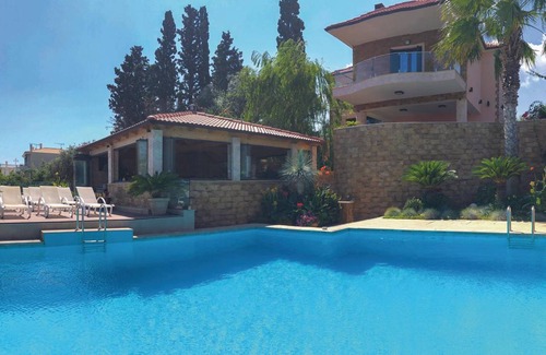 Egira House | 340 m² House ∙ 4 bedrooms ∙ 8 guests