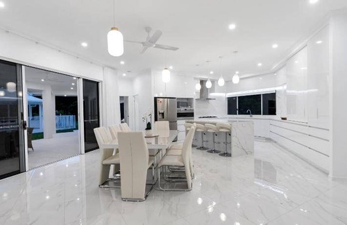 Clifton Beach House | 350 m² House ∙ 6 bedrooms ∙ 12 guests