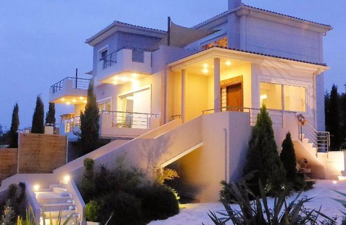 Spata-Artemida Villa | 350 m² Villa ∙ 5 bedrooms ∙ 9 guests