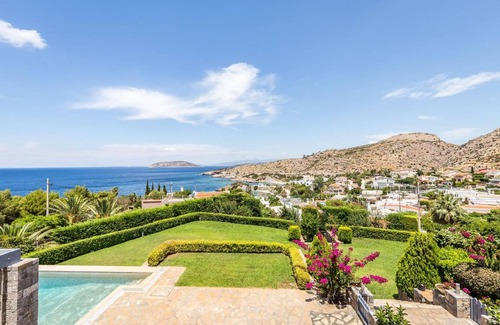 Palaia Fokaia House | 370 m² House ∙ 5 bedrooms ∙ 9 guests