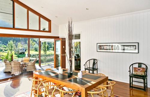 Currumbin Valley House | 377 m² House ∙ 8 bedrooms ∙ 18 guests