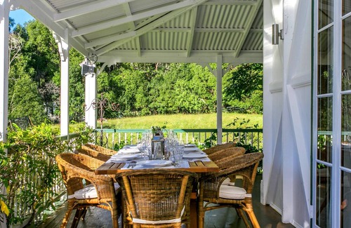 Currumbin Valley House | 377 m² House ∙ 8 bedrooms ∙ 18 guests