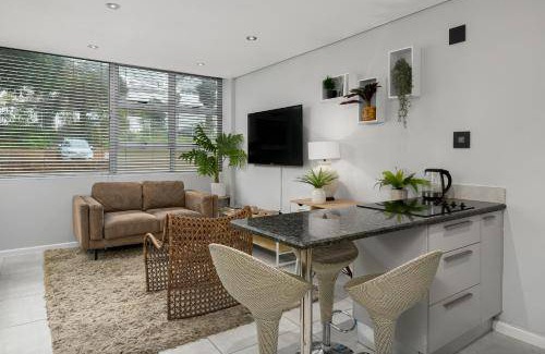 Three Anchor Bay Apartment | 40 m² Apartment ∙ 2 guests