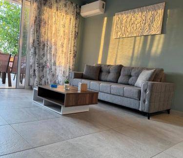 Sarakiniko Apartment | 40 m² Serviced apartment ∙ 3 guests