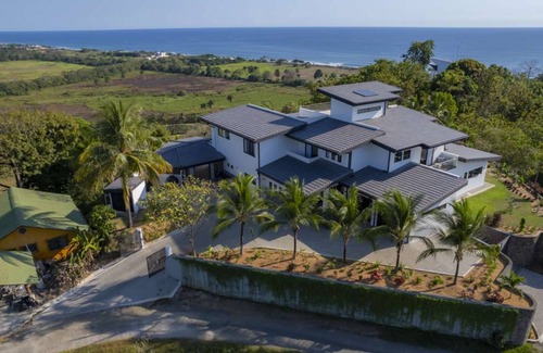 Playa Hermosa House | 500 m² House ∙ 6 bedrooms ∙ 12 guests