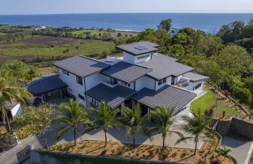 Playa Hermosa House | 500 m² House ∙ 6 bedrooms ∙ 12 guests