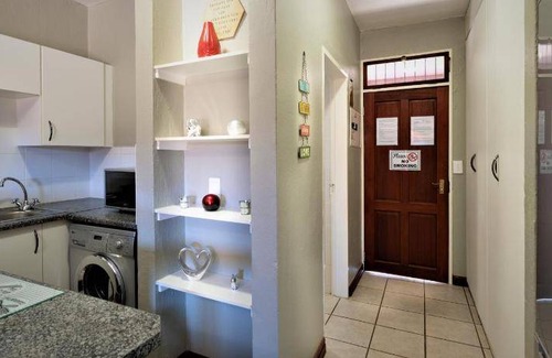 Greater Johannesburg Metropolitan Area Apartment | 60 m² Apartment ∙ 2 bedrooms ∙ 4 guests