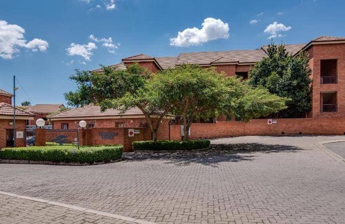 Greater Johannesburg Metropolitan Area Apartment | 60 m² Apartment ∙ 2 bedrooms ∙ 4 guests