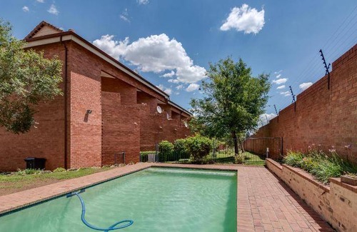 Greater Johannesburg Metropolitan Area Apartment | 60 m² Apartment ∙ 2 bedrooms ∙ 4 guests