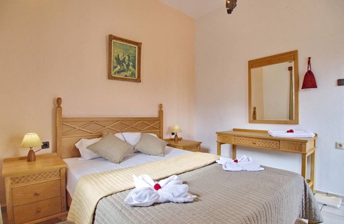 Varipetron Villa | 60 m² Villa ∙ 1 bedroom ∙ 4 guests