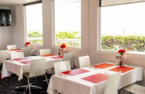 Emerald Hotel | 65 m² Motel ∙ 10 guests