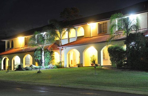 Warwick Hotel | 67 m² Motel ∙ 7 guests