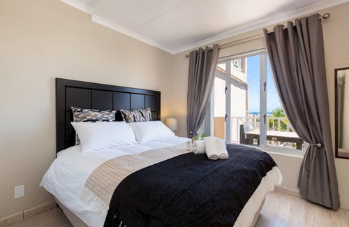 West Beach Apartment | 73 m² Apartment ∙ 2 bedrooms ∙ 3 guests
