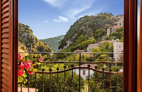 Trikolonoi Apartment | 81 m² Apartment ∙ 3 bedrooms ∙ 5 guests