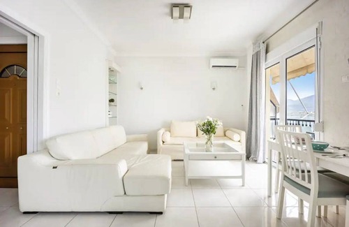 Chalcis Apartment | 95 m² Apartment ∙ 2 bedrooms ∙ 5 guests