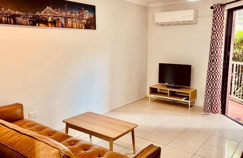 Spring Hill Apartment | 99 m² Serviced apartment ∙ 2 bedrooms ∙ 127 guests