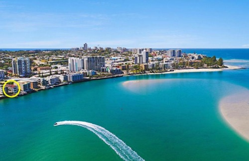 Caloundra House | Absolute Waterfront On The Pumicestone Passage