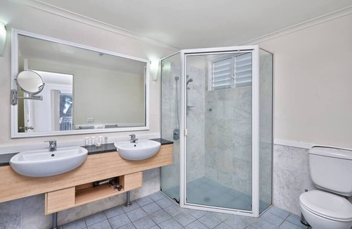 Palm Cove Apartment | Alassio 1 Bedroom Beachfront 302-1 Palm Cove
