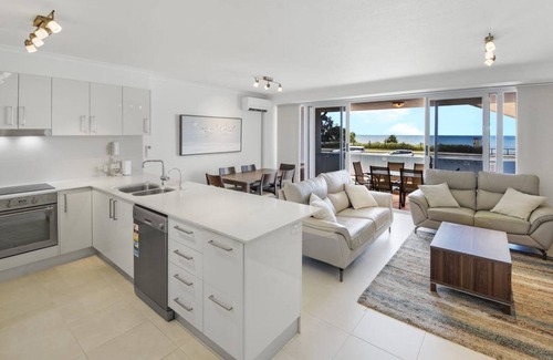 Sunshine Coast Apartment | Alex Beach Apartment . Directly opposite surfing beach!