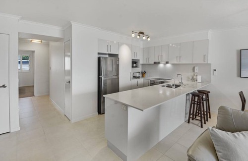 Sunshine Coast Apartment | Alex Beach Apartment . Directly opposite surfing beach!