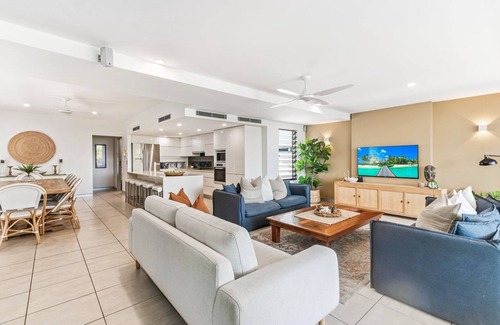 Alexandra Headland House | Alex Beach House 100 steps from the beach with ocean views sleeps 11