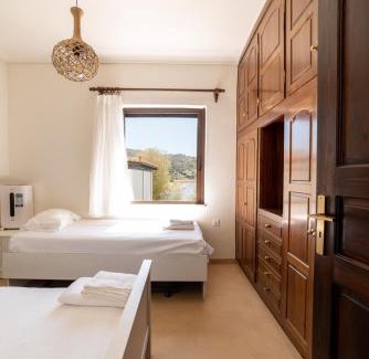 Kontos Apartment | Alkis House by AegianKazarte
