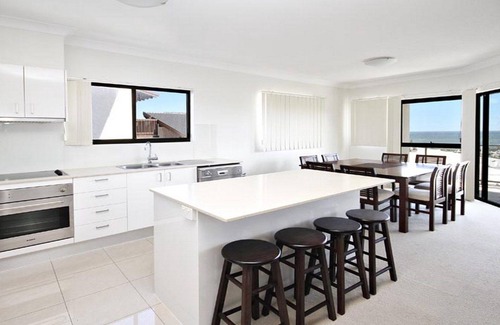 Kings Beach Apartment | Amalfi Unit 11, - Above All Else - 50 King Street