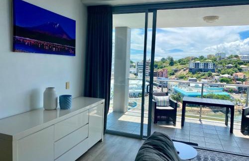 South Townsville Apartment | Apartment 1102 | 11th Floor River & Stadium Views