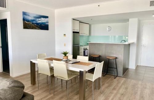 South Townsville Apartment | Apartment 1102 | 11th Floor River & Stadium Views